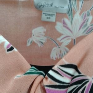 Jaclyn Smith  blouse